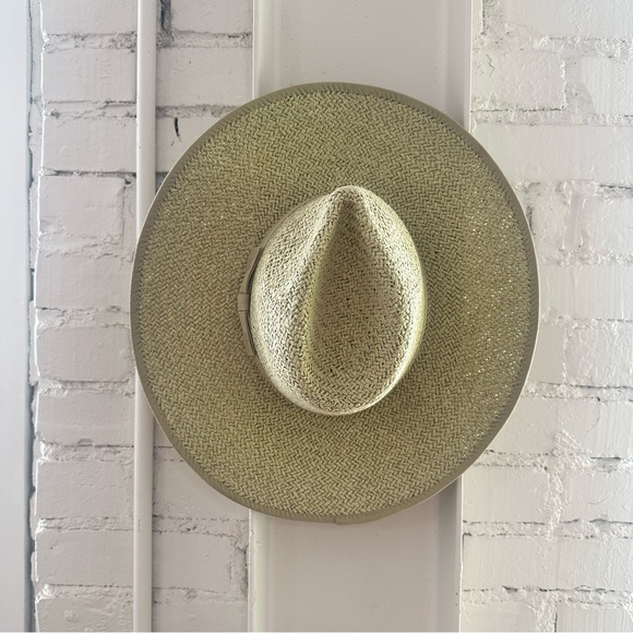 Green straw hat - Picture 4 of 5
